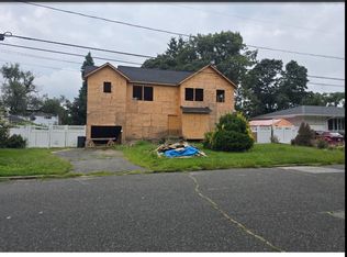 140 Floyd St, Brentwood, NY 11717