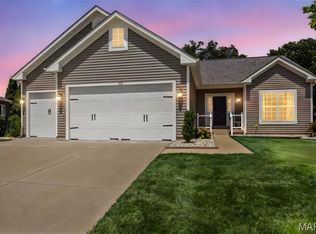 153 Carlton Point Dr, Wentzville, MO 63385