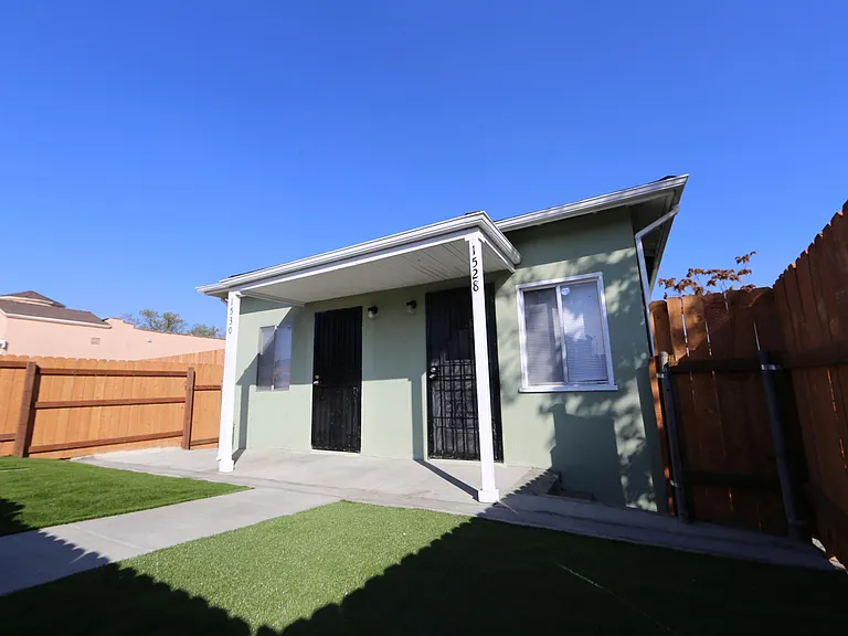 1528 Attridge Ave — Photo 8
