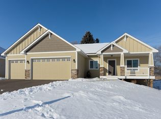 1158 Rosemary Ln, Chaska, MN 55318
