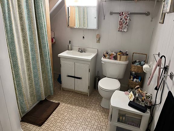 4th image of 21 Vine St #1
