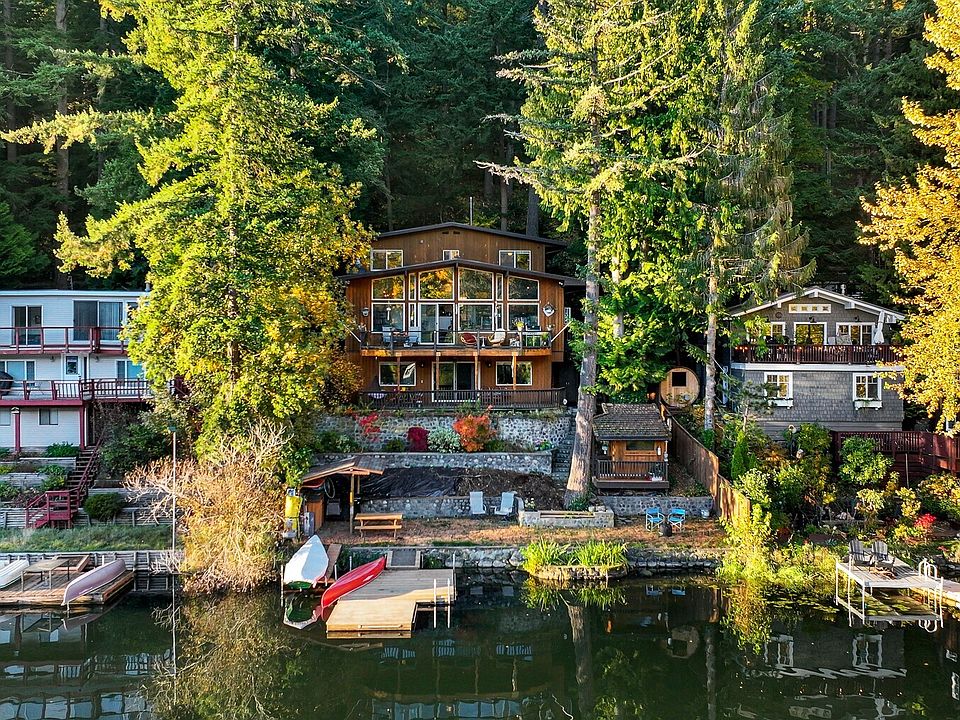 2nd image of 1749 Emerald Lake Way