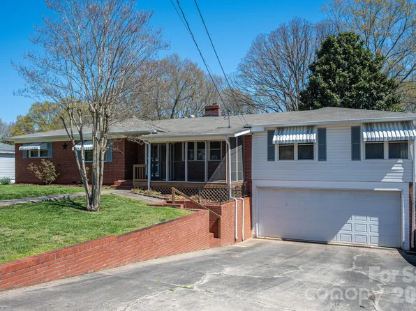 608 N State St, Lincolnton, NC 28092