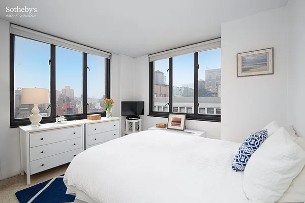 Sold by Sotheby's International Realty | media 3