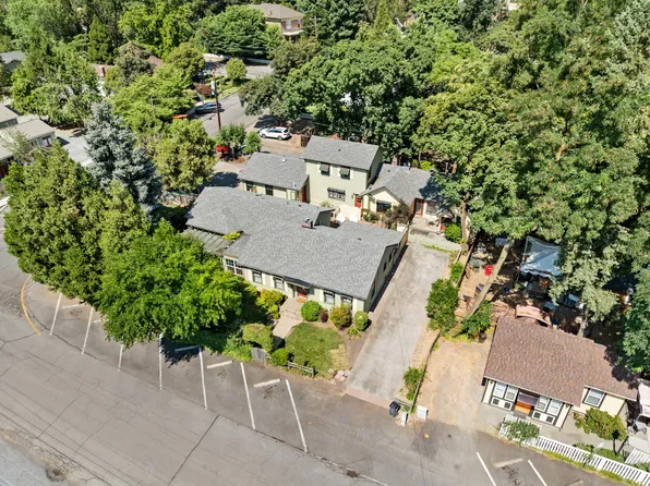 160 S 4th St, Jacksonville, OR 97530