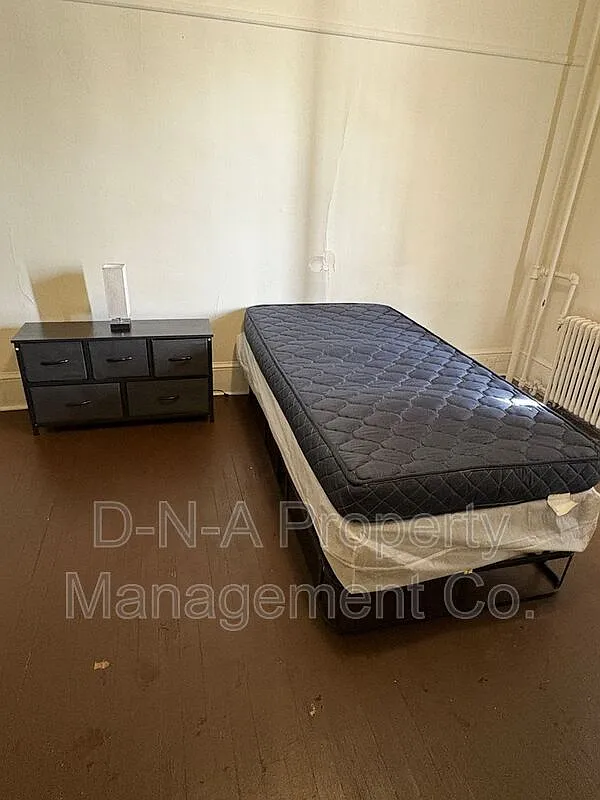 Studio, $750 — Photo 3