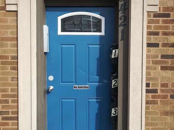 2nd image of 5421 N Artesian Ave