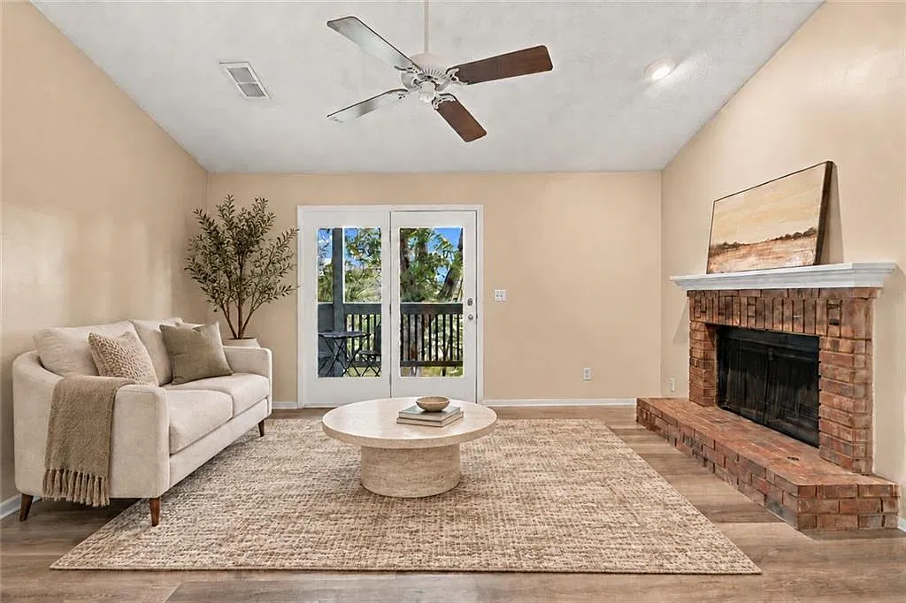 2 bed, 1.0 bath, 1000 sqft, $1,700 — Photo 1