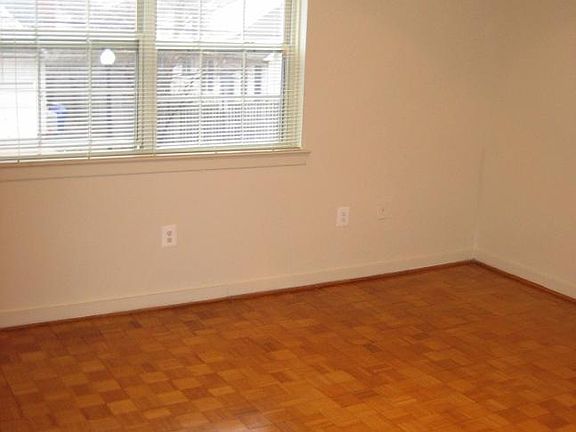 3rd image of 505 N Park Dr
