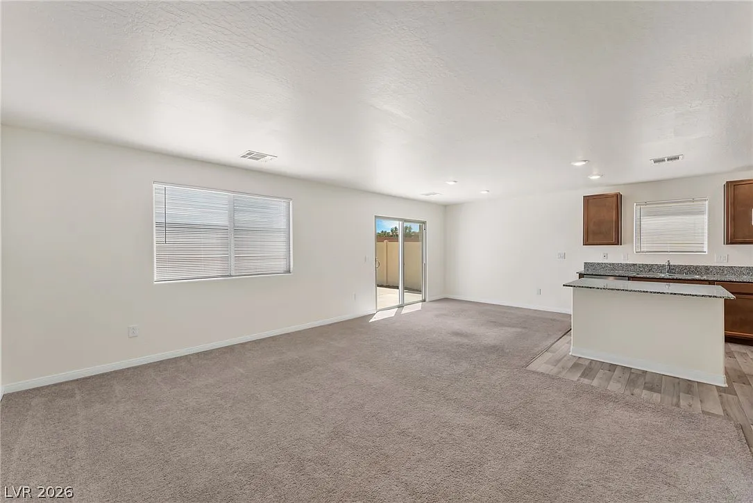 3 bed, 2.5 bath, 1716 sqft, $2,150 — Photo 4