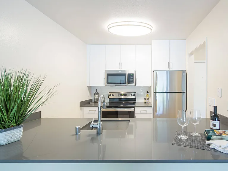 State of the Art Kitchen | Summit at Sausalito | Luxury Apartments at Sausalito,CA