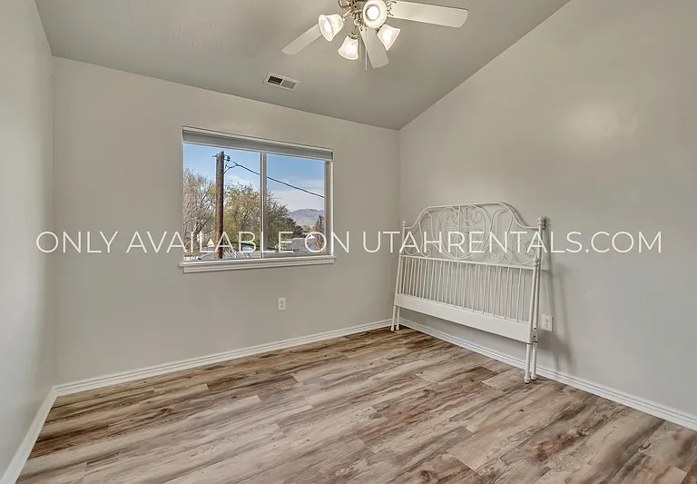 279 E Ailee Ln — Photo 11
