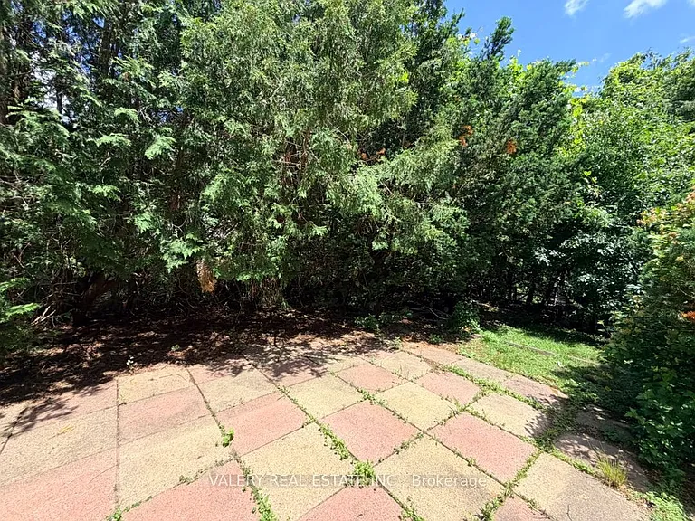 63 Paperbirch Cres #B — Photo 27