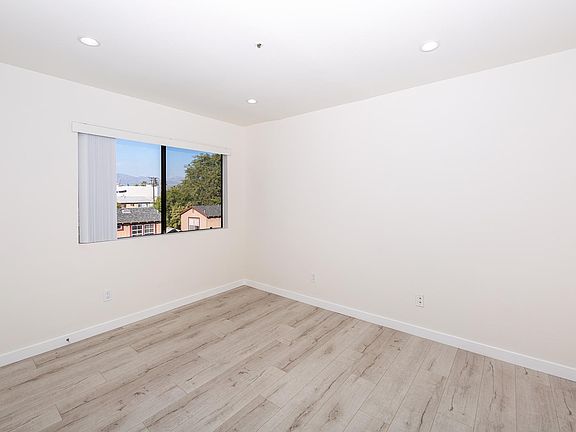 5th image of 115 W Cypress St APT 6