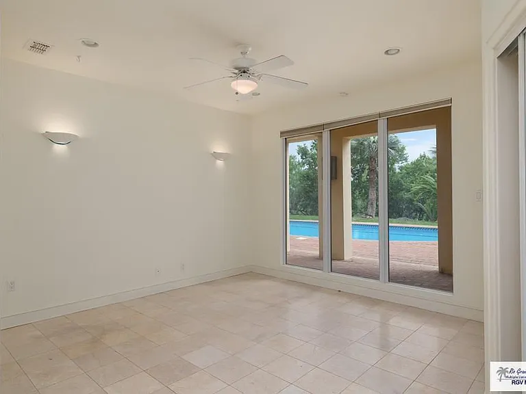 3201 Lazy Lake Dr — Photo 15