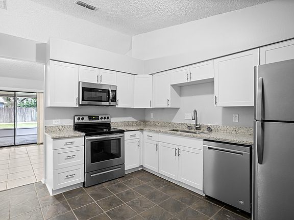 009-1414ApricotLane-SpringHill-FL-34606-SMALL_08152022