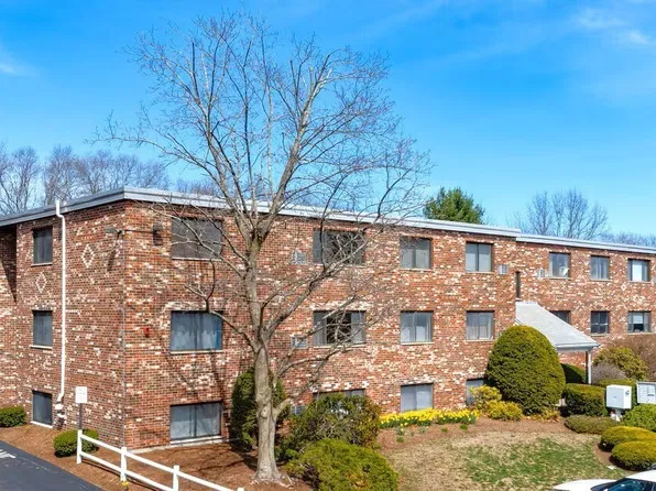 69 Milliken Ave APT 1A, Franklin, MA 02038