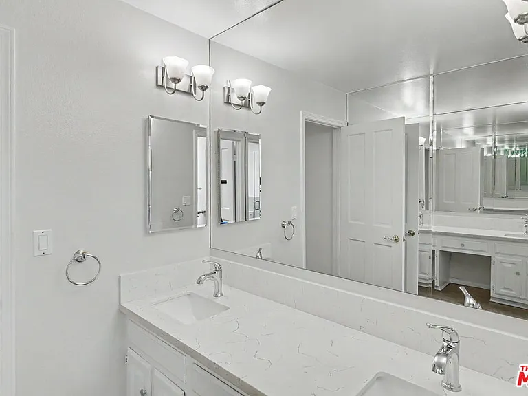 1242 Berkeley St #10 — Photo 17