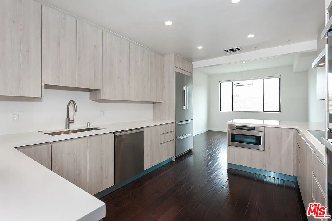 2 bed, 2.5 bath, 1800 sqft, $6,500 — Photo 1