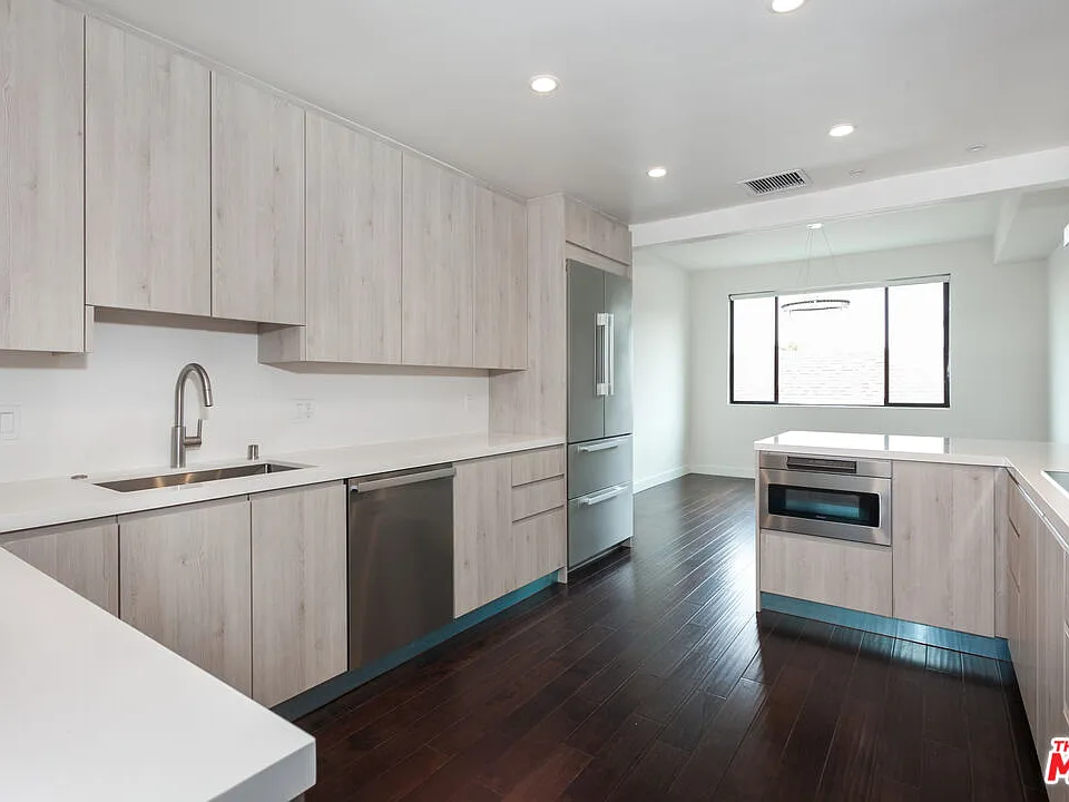 430 N Maple Dr #206