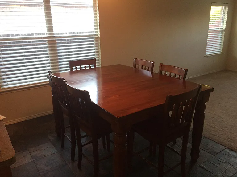 Casual dining, off kitchen