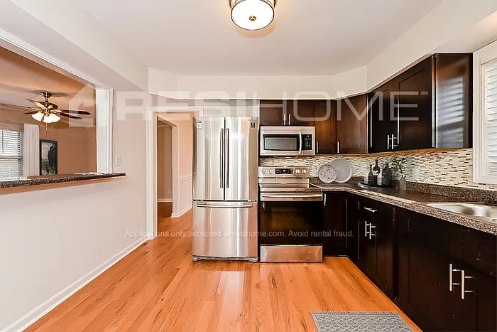 4 bed, 2.0 bath, 1620 sqft, $1,825 — Photo 3