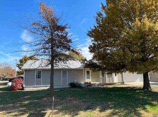508 Sunset Ln, Maple Hill, KS 66507