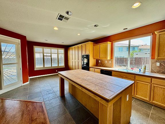 5th image of 2088 Venezia St