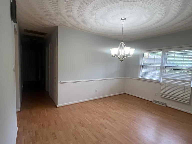 541 Hartswood Ter — Photo 4