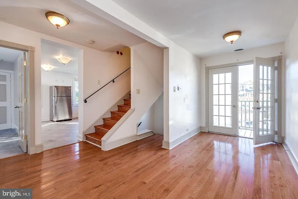 3 bed, 1.0 bath, 950 sqft, $3,450 — Photo 4