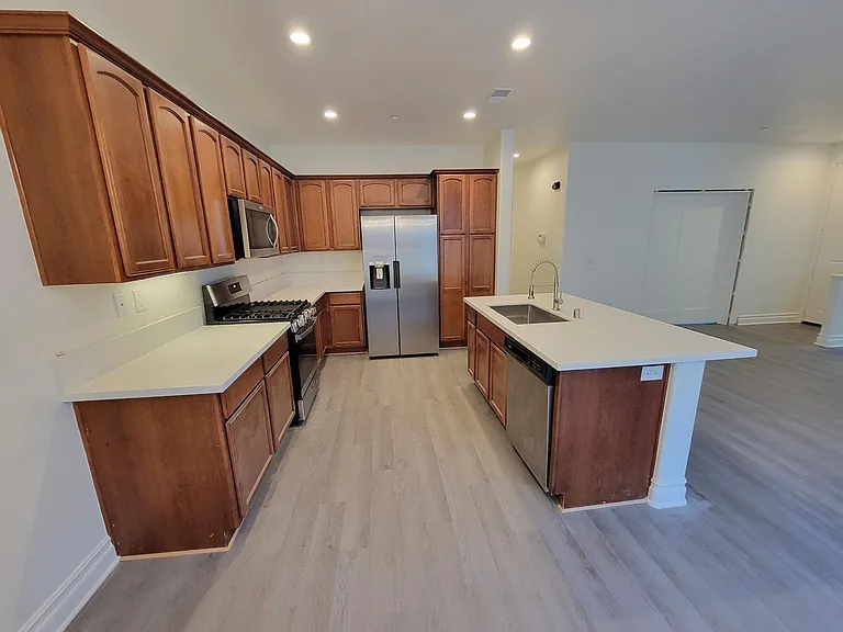 305 Island Way #2 — Photo 5
