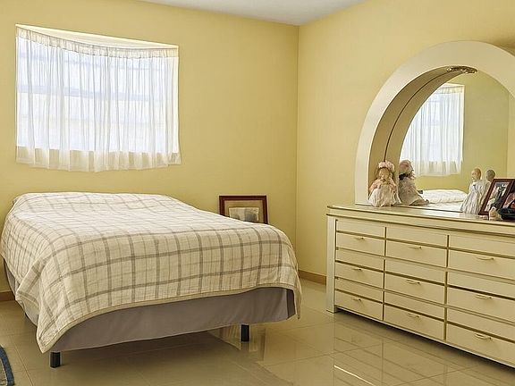 5th image of 2533 Dolphin Dr