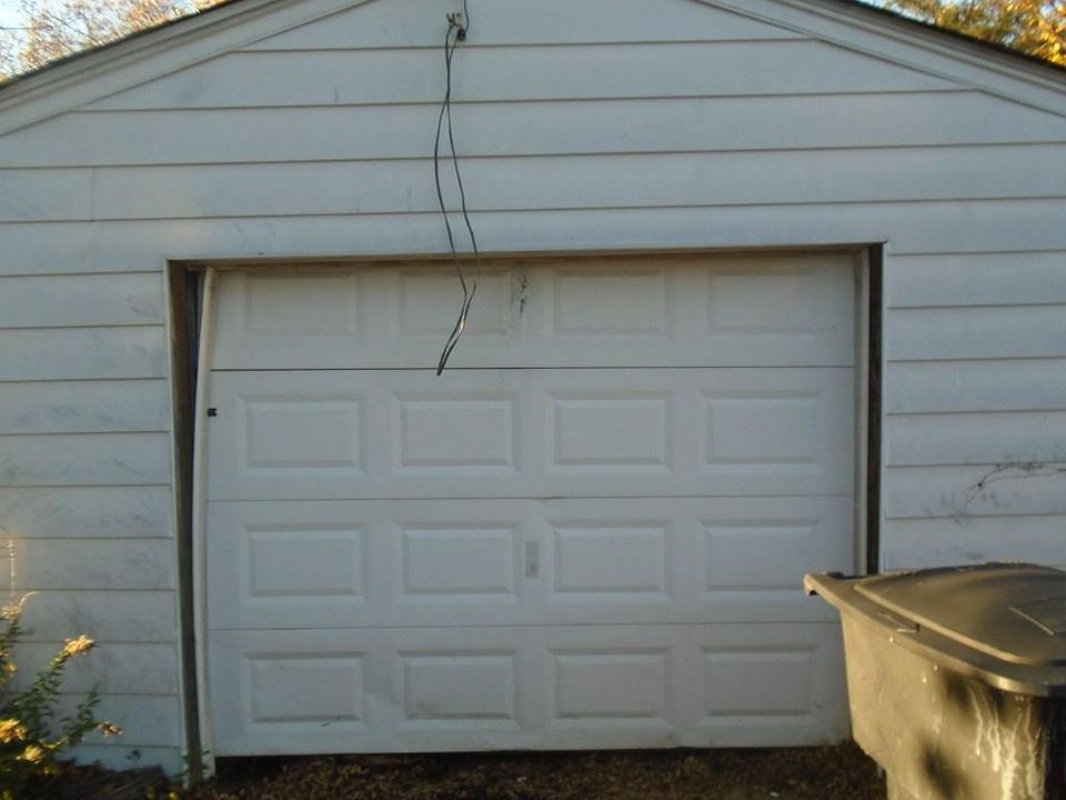 2nd image of 412 Birch Ct