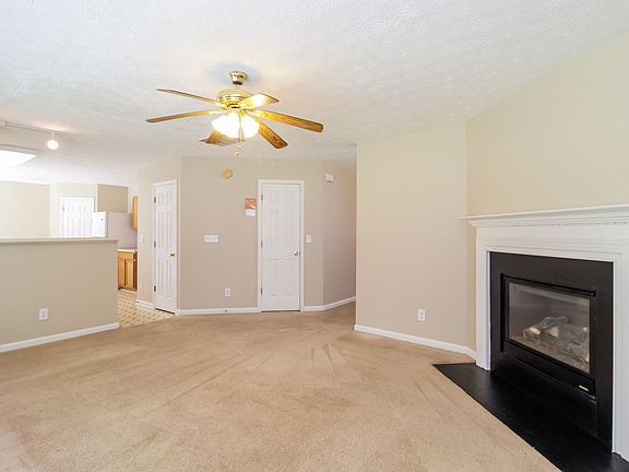3rd image of 892 Alysum Ave