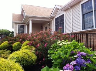 90 Coach Ln, Exton, PA 19341