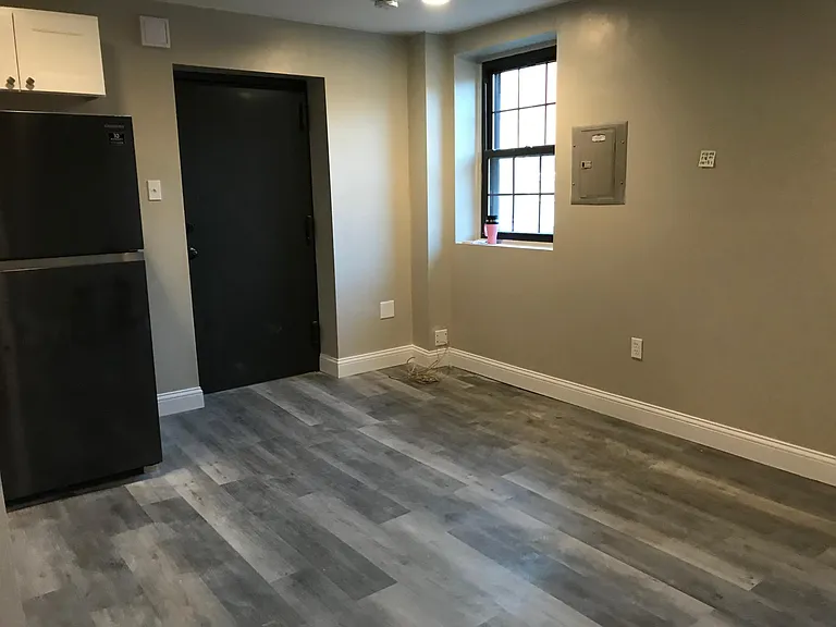 266 S 10th St #2F — Photo 3