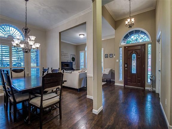 4th image of 905 Heatherglen Ct
