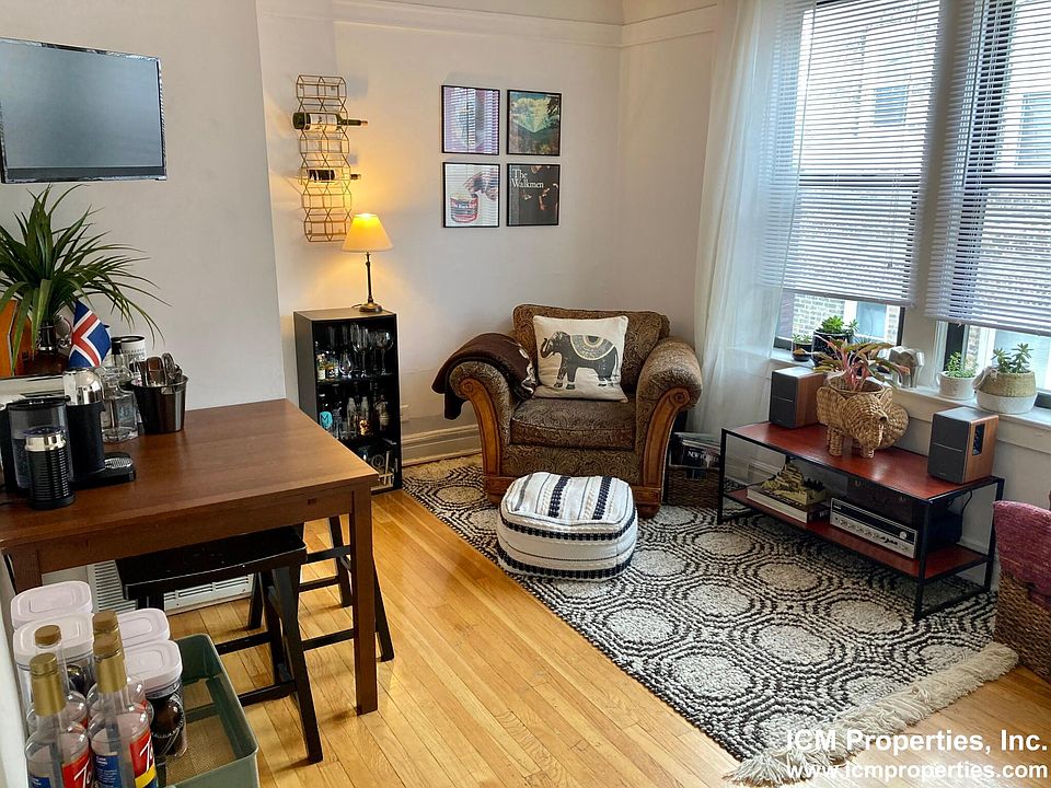 1st image of 1955 W Winnemac Ave #2R