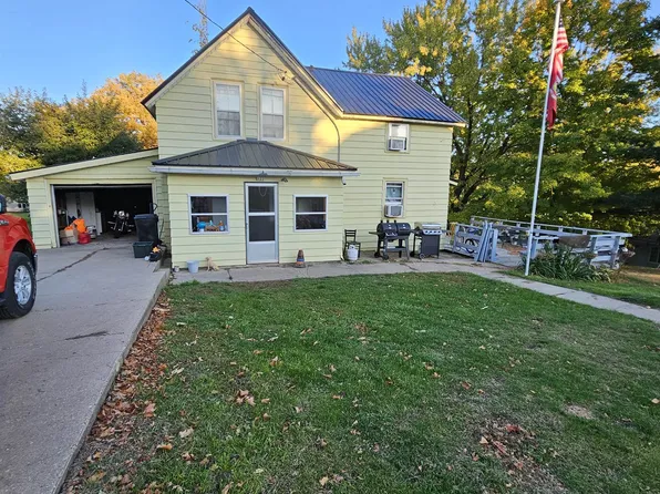 122 N Aarlocker St, Mount Hope, WI 53816