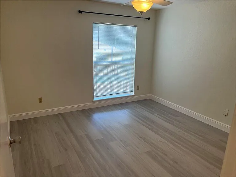 875 Riverside Dr #725 — Photo 14
