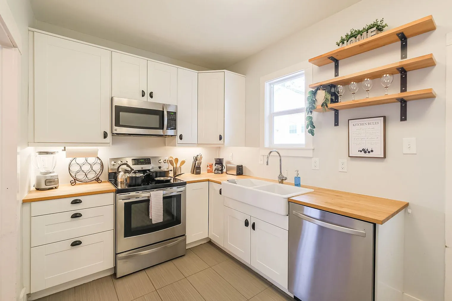 2 bed, 1.0 bath, 1119 sqft, $2,567 — Photo 3