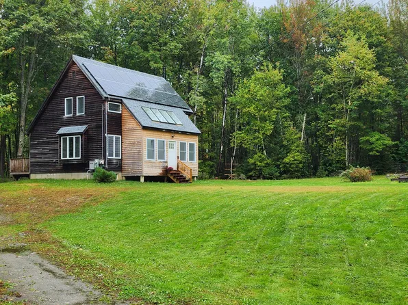 17 Frankfort Road, Searsport, ME 04974