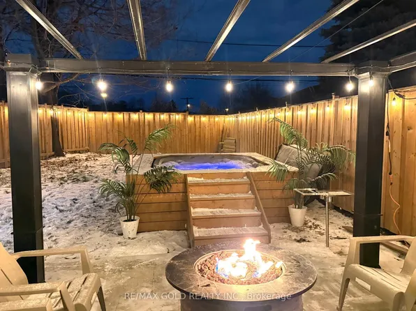 189 Kingsview Blvd, Toronto, ON M9R 1V7