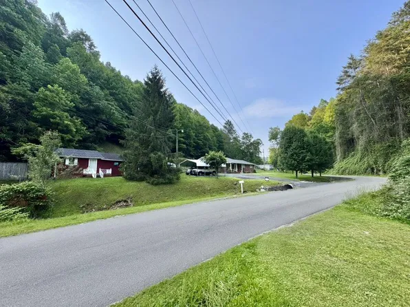 2989 Greenbrier Rd, Haysi, VA 24256