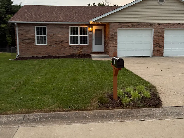 438 Glendell Ln — Photo 1