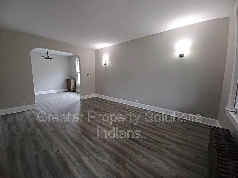 3 bed, 1.0 bath, $1,850 — Photo 2