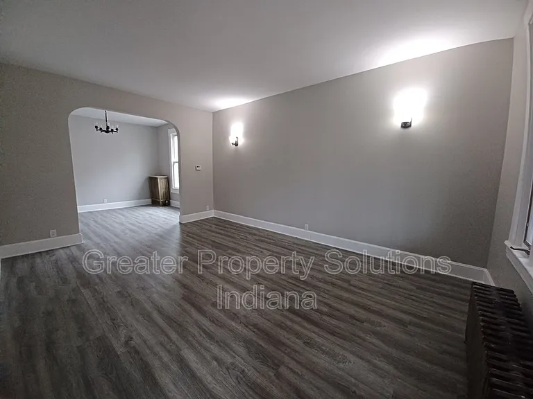 1719 Sheridan Avelower — Photo 2