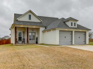 304 Whispering Meadows Rd, Broussard, LA 70518