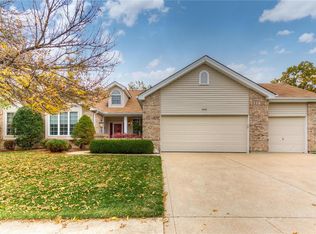 2220 Edge Wood Manor Ln, Ballwin, MO
