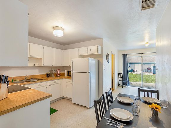 5th image of 3412 SE 22nd Ave